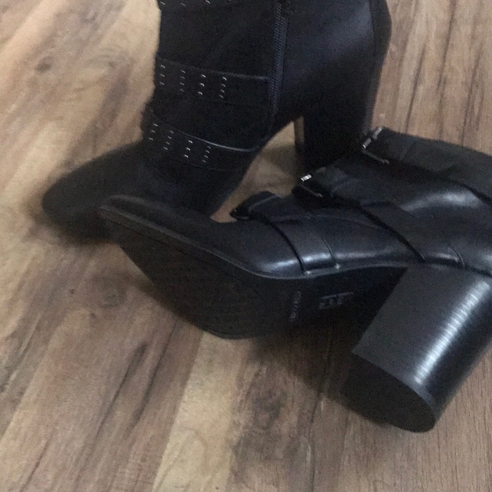 Aerosoles brand new black bootie. Never worn.